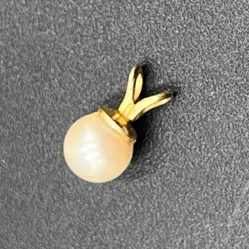 Small Stamped 14K Yellow Gold Cream Off White 5.5 mm Pearl‎ Pendant .5 grams